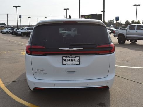 New 2026 Chrysler Pacifica Select image 6