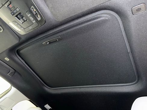 Certified 2025 Toyota Sienna XSE image 19