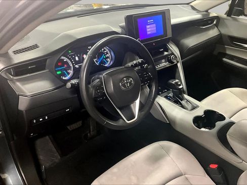Used 2023 Toyota Venza LE AWD/4WD image 18