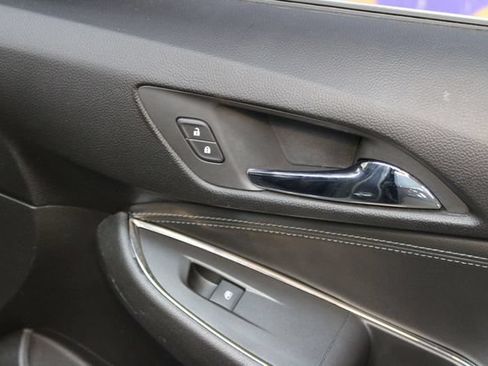 Used 2018 Chevrolet Cruze Premier FWD image 9