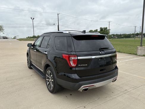Used 2016 Ford Explorer Platinum image 3