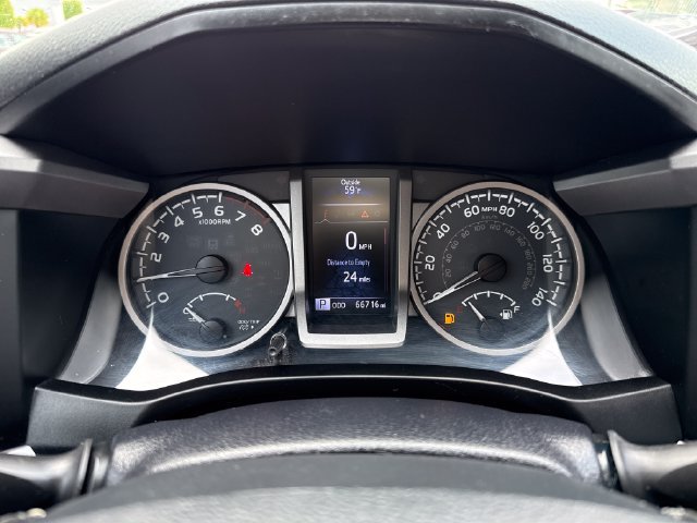 Used 2017 Toyota Tacoma SR5 w/ Tow Package AWD/4WD image 18