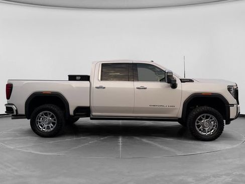 Used 2025 GMC Sierra 2500 Denali Ultimate AWD/4WD image 2