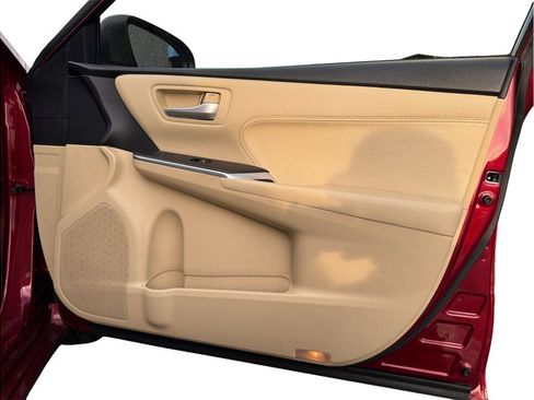 Used 2015 Toyota Camry XLE w/ Advanced Technology Package image 18