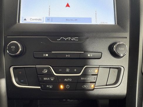 Used 2019 Ford Fusion SE w/ Equipment Group 151A image 24