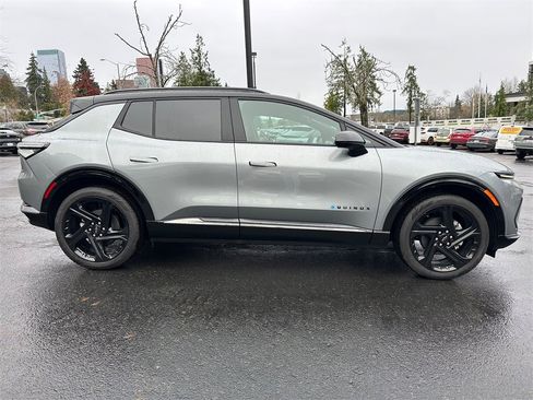 New 2026 Chevrolet Equinox EV RS image 6