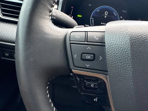 Used 2025 Toyota Camry SE FWD image 25