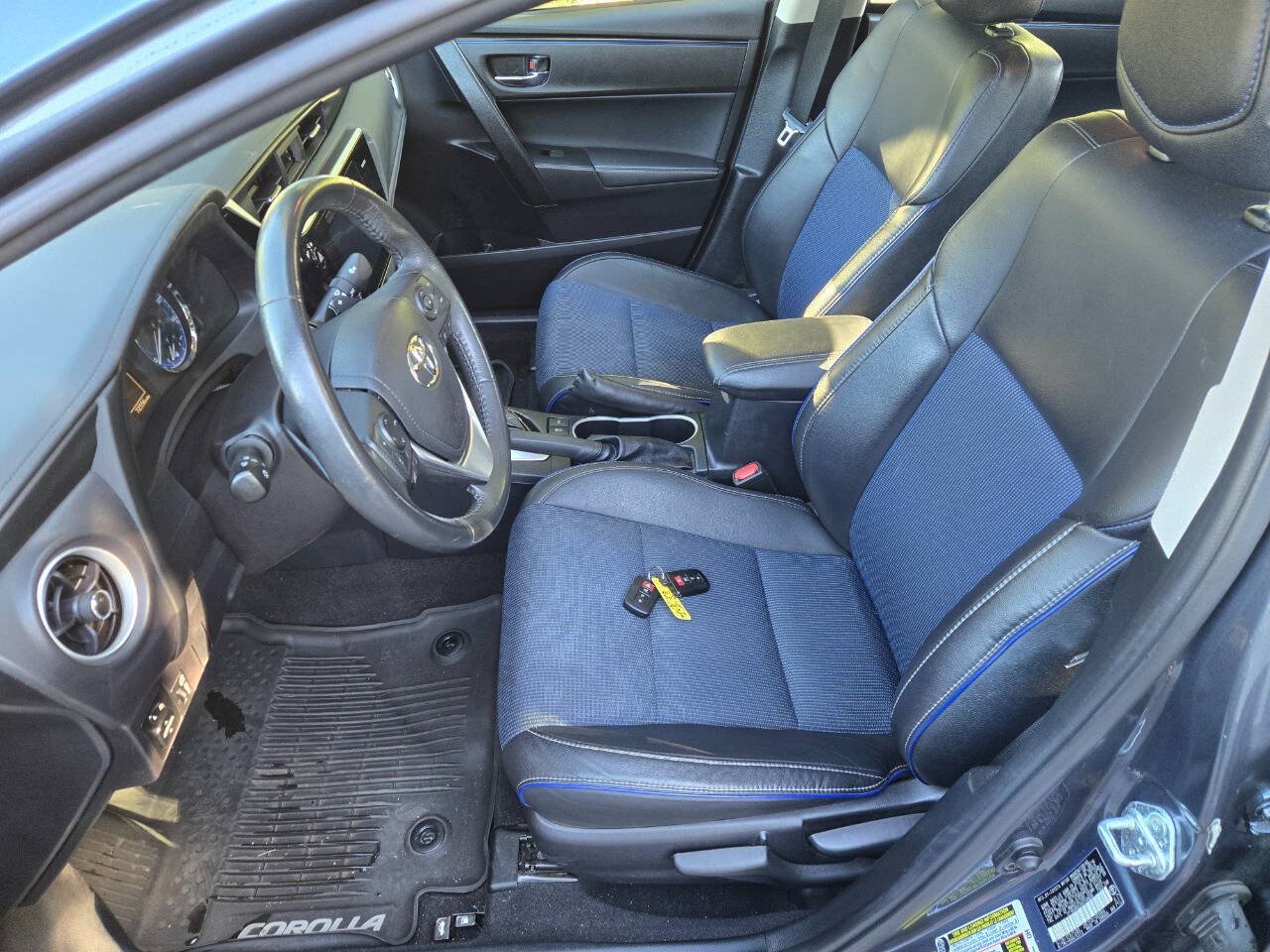 Used 2017 Toyota Corolla SE w/ SE Premium Package FWD image 13