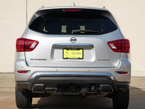 Used 2020 Nissan Pathfinder Platinum FWD image 10