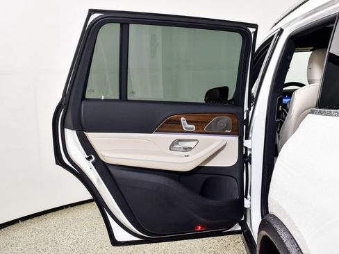 Certified 2025 Mercedes-Benz GLS 450 4MATIC image 40
