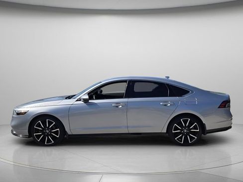 Used 2023 Honda Accord Touring image 3