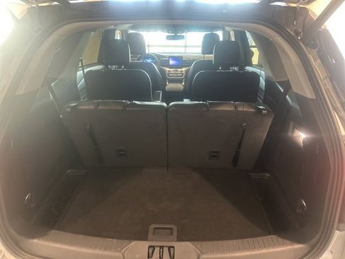 Used 2024 Ford Explorer XLT w/ Equipment Group 202A image 11