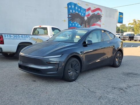 Used 2026 Tesla Model Y 2WD image 3