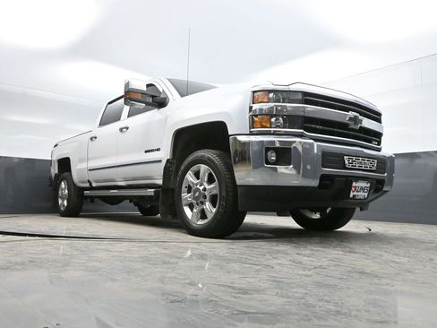 Used 2019 Chevrolet Silverado 2500 LTZ image 29
