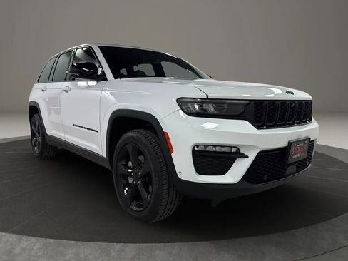 Used 2023 Jeep Grand Cherokee Limited w/ Luxury Tech Group II AWD/4WD image 8