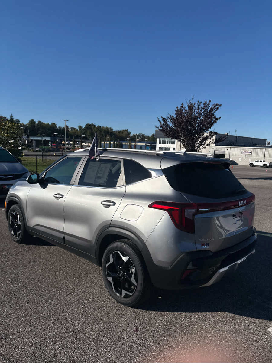 Used 2024 Kia Seltos EX AWD/4WD image 27