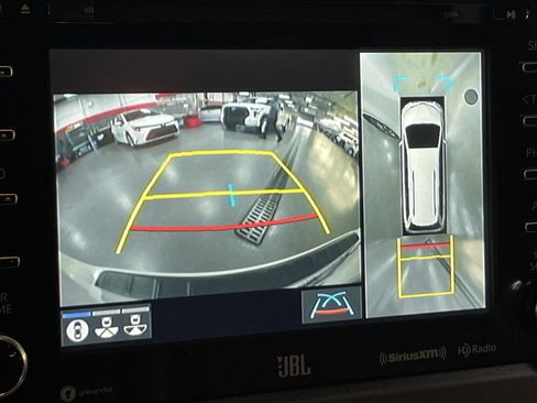 Used 2020 Toyota Sienna Limited Premium image 25