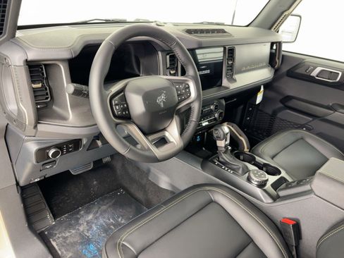 New 2025 Ford Bronco Badlands w/ Sasquatch Package image 4