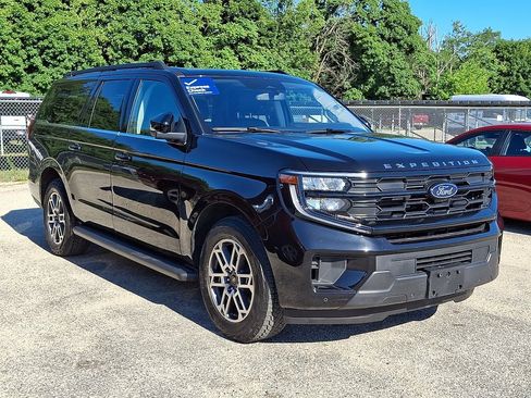 Used 2025 Ford Expedition Max Active AWD/4WD image 3