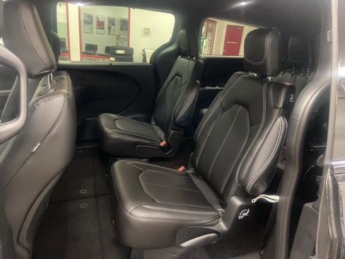 New 2026 Chrysler Pacifica Select image 11