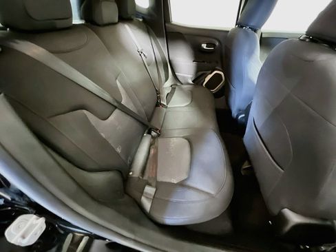 Used 2017 Jeep Renegade Latitude FWD image 23