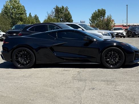 Used 2024 Chevrolet Corvette Z06 RWD image 3