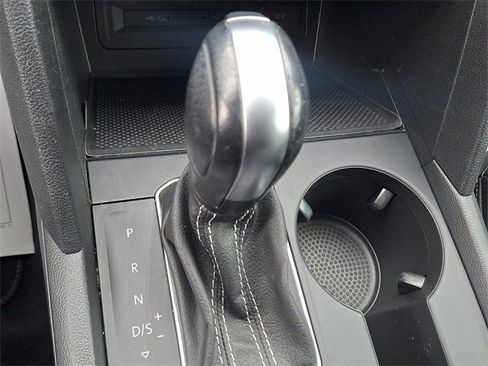 Used 2023 Volkswagen Atlas SE image 16