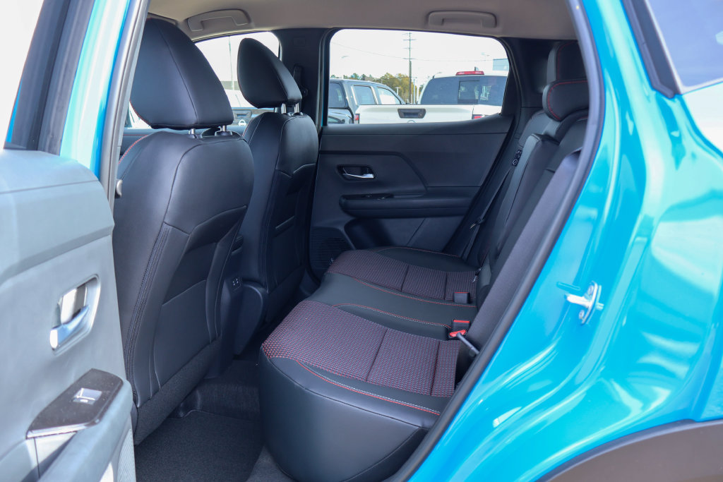New 2026 Nissan Kicks SR w/ Cold Weather Package AWD/4WD image 8