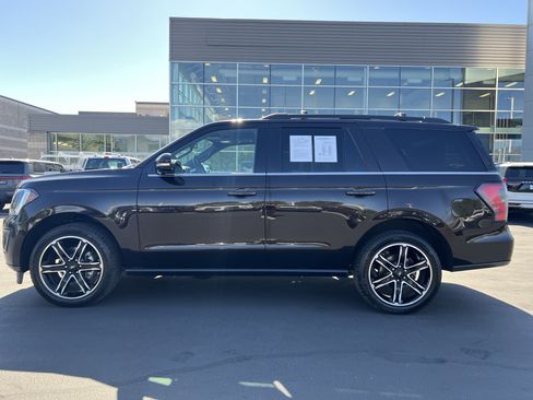 Used 2021 Ford Expedition Limited AWD/4WD image 2