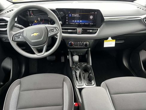 Used 2025 Chevrolet TrailBlazer LS FWD image 13