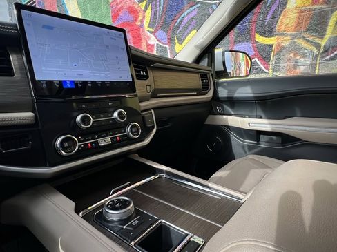 Used 2024 Ford Expedition Max Limited image 59