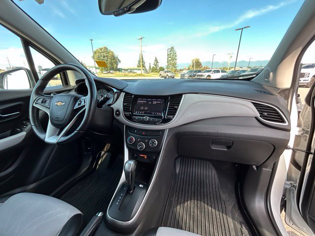 Used 2022 Chevrolet Trax LT w/ LT Convenience Package AWD/4WD image 28