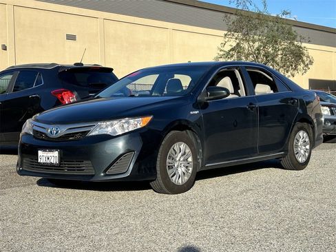 Used 2012 Toyota Camry LE image 2