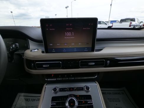 Used 2022 Lincoln Aviator AWD w/ Premium Package image 19