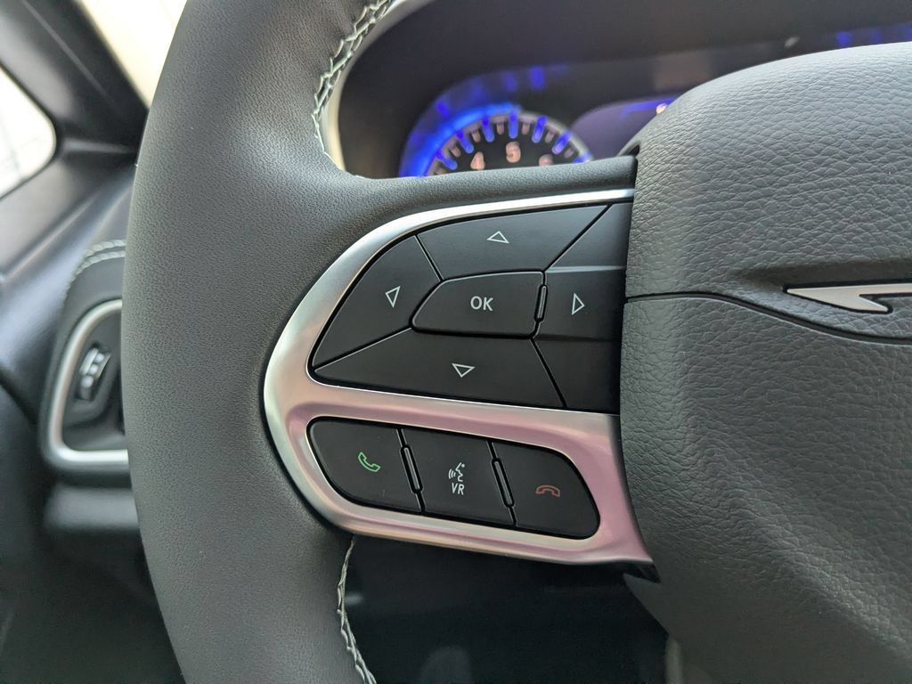 New 2027 Chrysler Pacifica Select AWD/4WD image 27