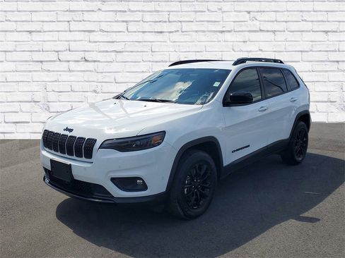 Used 2023 Jeep Cherokee Altitude Lux image 4