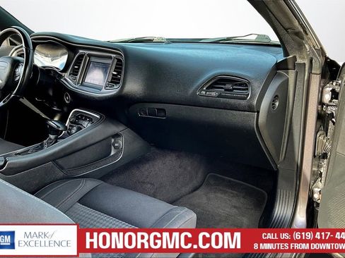 Used 2018 Dodge Challenger SXT w/ Blacktop Package image 25
