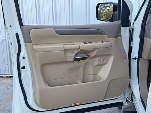 Used 2013 Nissan Armada SV image 35