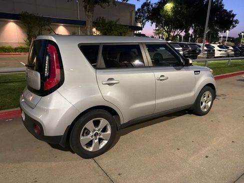 Used 2018 Kia Soul FWD image 4