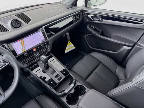 New 2026 Porsche Macan image 26