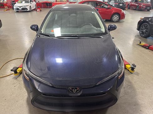 Used 2023 Toyota Corolla LE image 2