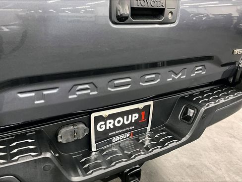 Used 2022 Toyota Tacoma TRD Sport w/ Technology Package image 9
