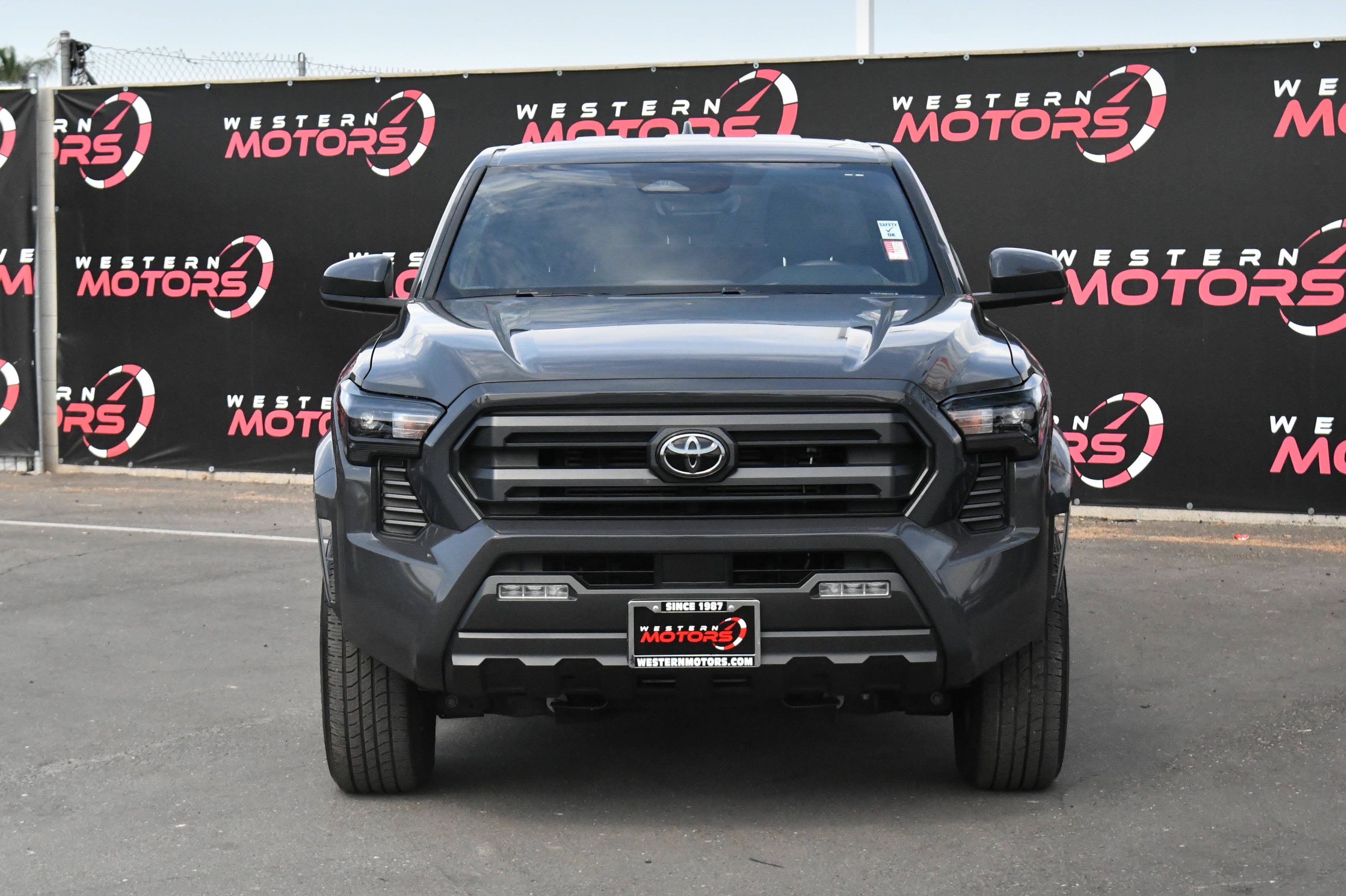 Used 2025 Toyota Tacoma SR5 AWD/4WD image 2