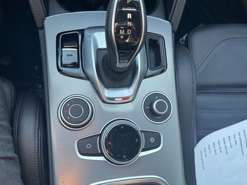 Used 2023 Alfa Romeo Stelvio Veloce image 19