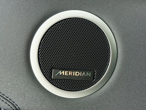 Used 2024 Land Rover Discovery S image 23