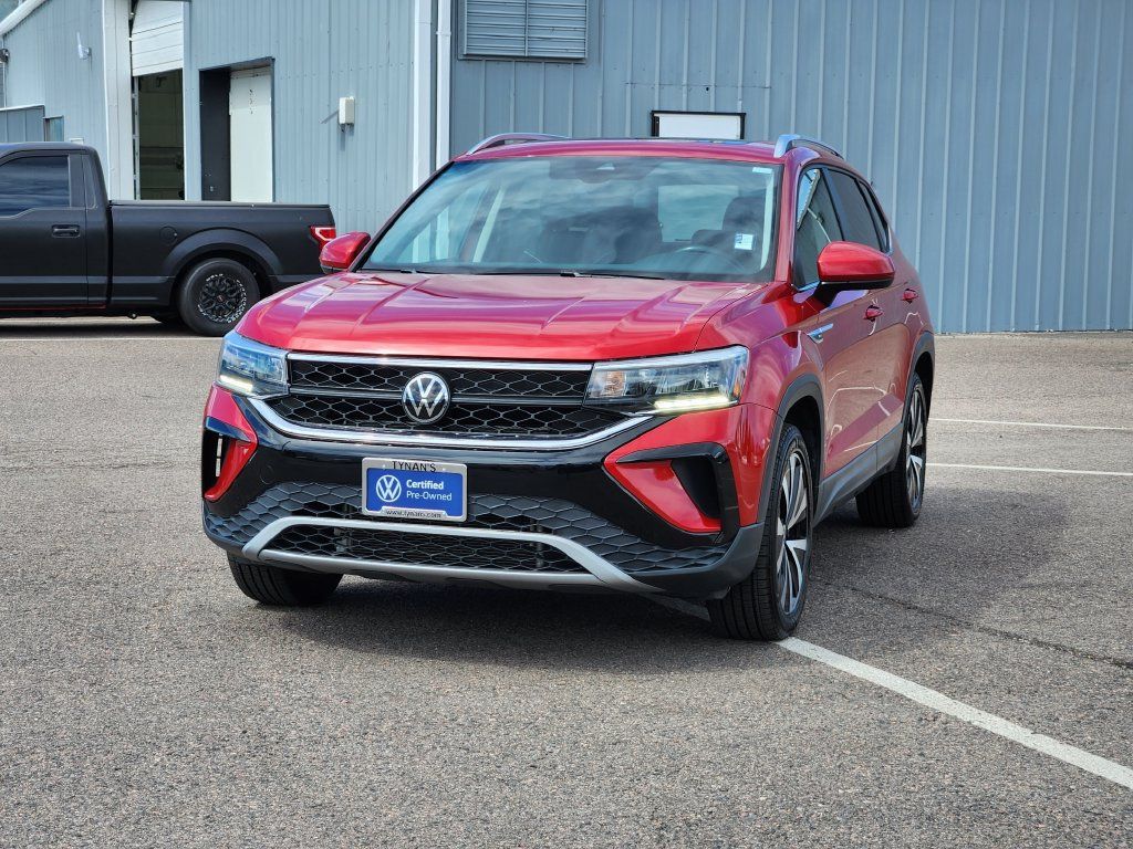 Certified 2023 Volkswagen Taos SE w/ Panoramic Sunroof Package AWD/4WD image 3