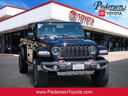 Used 2025 Jeep Gladiator Mojave w/ Convenience Group AWD/4WD image 1