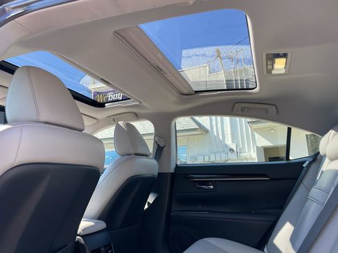 Used 2016 Lexus ES 350 w/ Luxury Package w/Wood Trim image 20