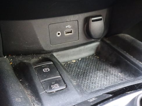 Used 2019 Nissan Rogue SV w/ Premium Package FWD image 25