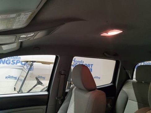 Used 2015 Toyota Tacoma 4x4 Double Cab w/ SR5 Package image 29